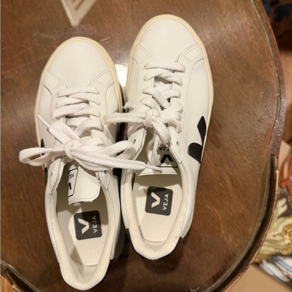 EUC Veja White Sneakers with Black Accents EU size 36 US size 5 - Picture 2 of 6